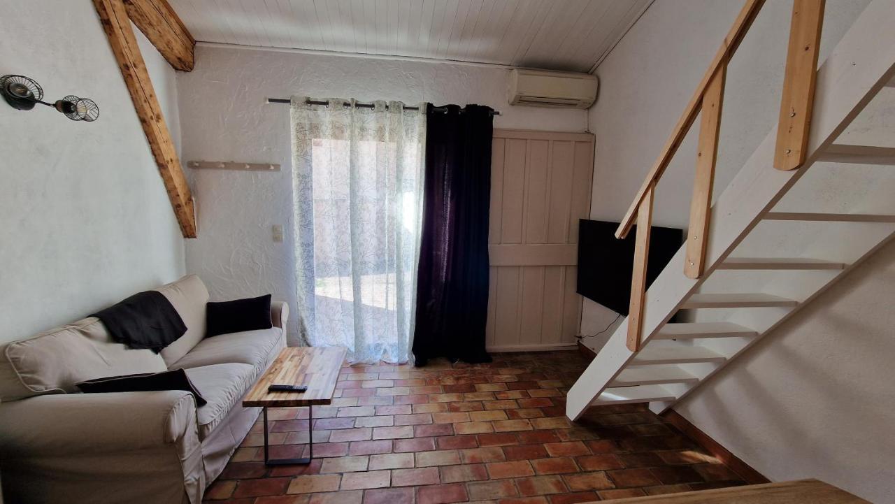 Studio Au Pied De La Sainte Victoire Puyloubier Exterior photo